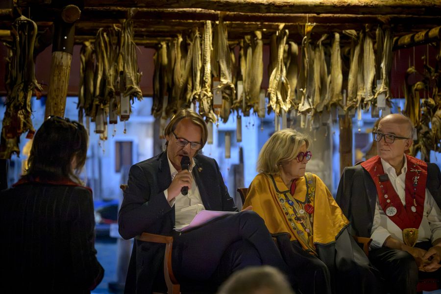 Tre relatori del panel all’imbrunire, con il Canal Grande alle spalle